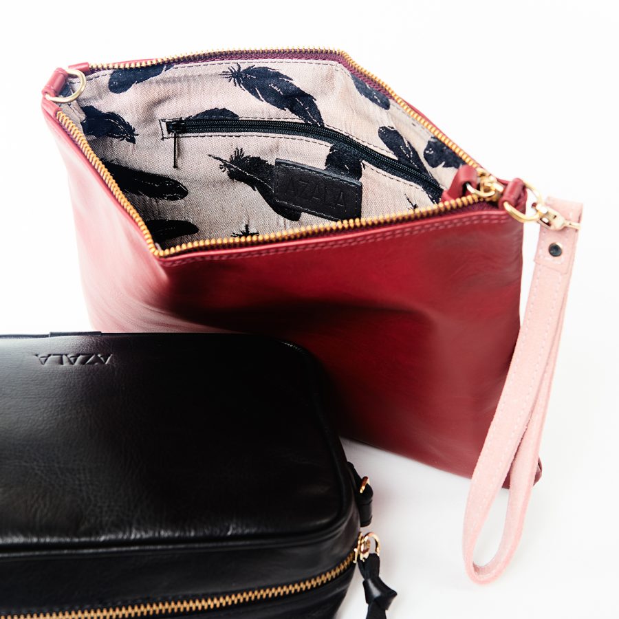 Imagen interior del bolso de piel clutch azala